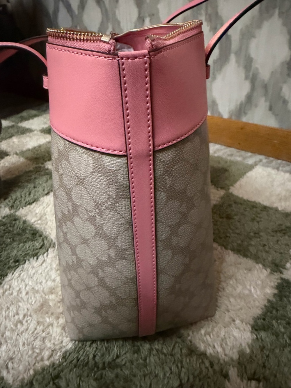 Kate Spade ♠️ Flower Tote with Leather Heart Charm - Picture 6 of 16